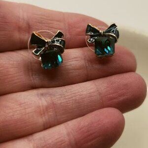 New glass teal cube stud earrings with bow